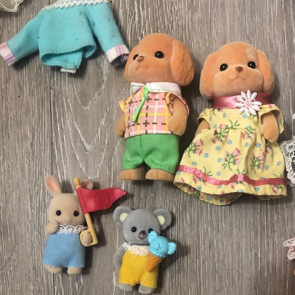 Adorable Dollhouse Furniture & Calico Critters Set - Picture 2 of 8